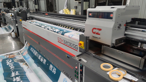 商場(chǎng)外墻廣告巨幅是什么材質(zhì)？