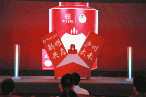 商場(chǎng)外墻廣告巨幅是什么材質(zhì)？