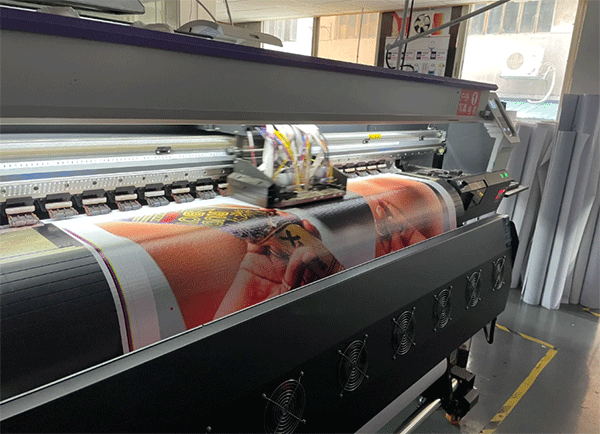 UV噴繪機(jī)的工作原理是怎樣的？有哪些？