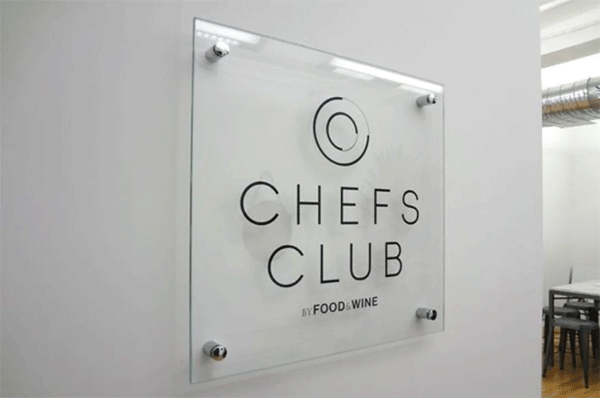 亞克力板材進(jìn)行UV打印加工時(shí)需要注意哪些問題？