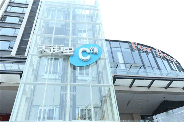 一平方米樓頂發(fā)光字制作安裝的費用有哪些？