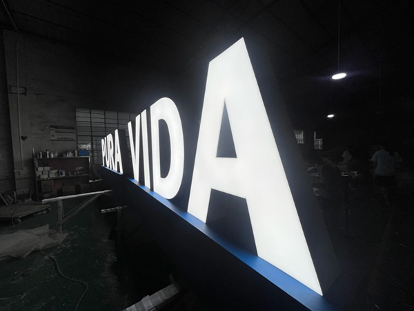 2024年無(wú)邊發(fā)光字多少錢一平方