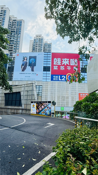 商場外墻廣告巨幅是什么材質？